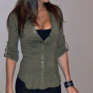 NWT SOFT OLIVE BUTTON COLLAR BLOUSE TOP SMALL